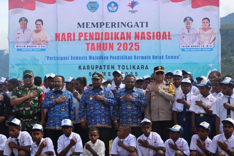Kunjungan Bupati Tolikara Ke SMPN Kutime
